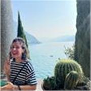 Laureato in Linguaggi dei Media offre lezioni di letteratura italiana a studenti di scuole medie e superiori