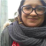 Profesora de sociales, democracia, trabajo con comunidad que imparte clases en todos los niveles educativos