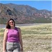 Profesora de Geografía da clases a estudiantes de todas las edades!