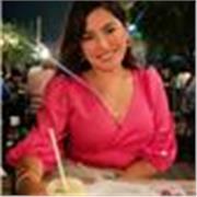 Mis clases son dirigidas a personas de todas las edades y niveles, desde quienes comienzan de cero hasta quienes buscan perfección