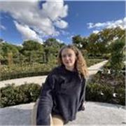 Sono una giovane ragazza che insegna italiano a Verona ed online. 