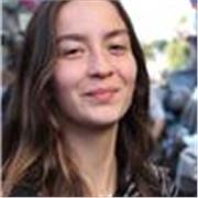 Motivierte Studentin, die es liebt, Menschen jeder Altersgruppe dabei zu helfen, Deutsch zu meistern & selbstbewusst zu sprechen.