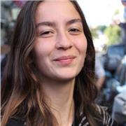 Motivierte Studentin, die es liebt, Menschen jeder Altersgruppe dabei zu helfen, Deutsch zu meistern & selbstbewusst zu sprechen.
