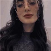 studentessa di ingegneria impartisce lezioni in matematica per medie e superiori