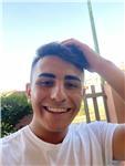 Neodiplomato al liceo classico che non vede l’ora di inserirsi nel mondo del lavoro e dell’insegnamento. il mio obbiettivo è quello di stimolare gli interessi dei ragazzi, al fine di poterli accompagnare in una crescita sia didattica che personale