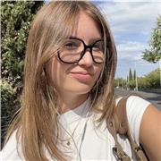 Je suis en première année d’étude en statistiques et j’ai vécu deux ans aux USA. Je peux bien enseigner les maths et l’anglais