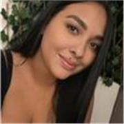 Profesora de apoyo escolar especializada en clases para adolescentes de forma online