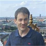 Euskera  irakaslea  bilbo inguruan gazte edo helduentzat (taberna lasai batean adibidez). Klase dibertigarriak euskera modu naturalean ikasteko. Batez ere ahozko klaseak, nahiz eta gramatika eta hiztegia ere landuko diren. Astean ordu edo ordu eta erdi ge