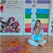 Je donne des cours particuliers de Hatha, Yin de Restorative Yoga. Je fais également des méditations privées et en groupe.