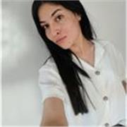 Profesora de biología imparte clases para todas las edades