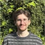 Profesor de inglés nativo y especialista en lenguas y lingüística.