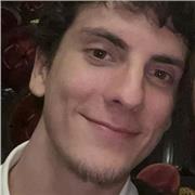Professeur particulier qui transforme le dédale des mathématiques en un univers facilement accessible.