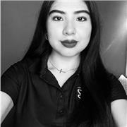 Domina el español con una mexicana y psicóloga: enfoque práctico y cultural.