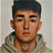 Organizado, alegre y con ganas de aprender y que aprendan de mí. 