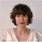 Profesora de inglés, con más de diez años de experiencia, con pasión por los idiomas y la enseñanza.