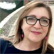 Professionista del settore da oltre 30 anni, offresi per lezioni di gruppo o individuali, tecniche e/o pratiche di ceramica, pittura, scultura, araldica e genealogia
