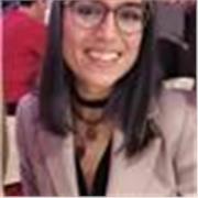Graduada en Lingüística y Literatura, con seis años de experiencia como traductora textual y más de 10 como profesora particular.