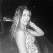 Nivel B2 de inglés, grandes dotes de comunicación y buena mano con los niños y su enseñanza, 1 año de experiencia dando clases.