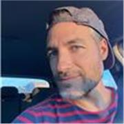 Profesor de primaria, lengua o matemáticas principalmente. Serio, motivador y vocacional