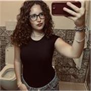 Ragazza con certificazione B2 impartisce lezioni di inglese