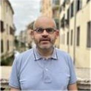 Docente di  Diritto e economia  impartisce lezioni private per studenti di scuole superiori