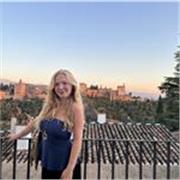 Soy una chica joven que le gusta tratar con niños y hacer para ellos mas facil el ingles!! 