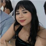 Profesora y niñera de apoyo que garantiza el aprendizaje del castellano a sus alumnos extranjeros