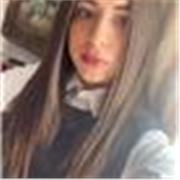 laureata in mediazione linguistica impartisce lezioni di inglese, italiano e spagnolo a studenti di scuola primaria e secondaria