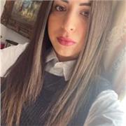 laureata in mediazione linguistica impartisce lezioni di inglese, italiano e spagnolo a studenti di scuola primaria e secondaria