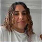 Titulada en Ciencias de la actividad física y del deporte y Master en Formación del profesorado (especialidad Educación Física)