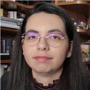 Profesora de italiano imparte clases a alumnos de 11+ años de edad