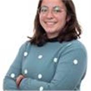 Profesora imparte clases a estudiantes de Educación Primaria de todas las asignaturas