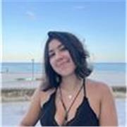 Soy estudiante de derecho, con mucha experiencia dando clases a niños y adolescentes, y también cuidándolos.