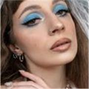 Salve,

Mi chiami Giulia Colucci ed ho 28 anni.
Ho conseguito degli studi artistici, dapprima un diploma presso il Liceo Artistico, e successivamente una laurea triennale in Fashion Design presso la Naba.
Offro lezioni di pittura e disegno.