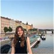 Laureanda in Economia, diplomata con 100 a liceo classico offre ripetizioni di Italiano, Matematica, Latino, Greco, Scienze, Inglese C2, Francese B2