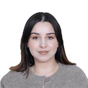 Englischlehrerin, die Kinder aller Altersgruppen auf einfache und spielerische Weise unterrichtet.