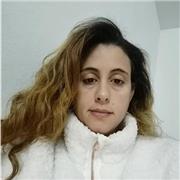 Je suis intéressée par votre offre d'emploi et je suis disponible à votre disposition.