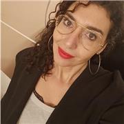 Diplomata in lingue e laureata in giurisprudenza