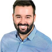 Estoy un profesor con experiencia en el enseñar el italiano y adapto mi clases a todo los estudiantes