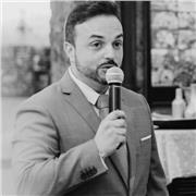 Profesor de liderazgo y gestión de equipos con amplia experiencia en dirección comercial y formación práctica en empresas nacional