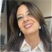 Docente di inglese impartisce lezioni a studenti medie e superiori o adulti che vogliono migliorare il proprio livello di inglese