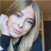 Bonjour, je donne des cours en ligne, pour les élèves du collège/lycée de Français étant passionnée de littérature française