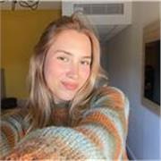 Profesora de inglés con experiencia en el extranjero y especializada en conversación.