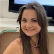 Laureata in Filologia moderna offre lezioni di letteratura italiana, grammatica italiana, latino, storia e geografia