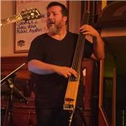 Piano o teclado, bajo electrico e informatica musical