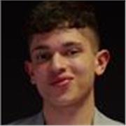 Estudiante de tercero de carrera, bilingüe y trabajador en estados unidos