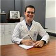 Médico cirujano, con experiencia en el área de Traumatología y Ortopedia, auxiliar de preparaduría en la cátedra de anatomía humana.