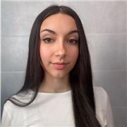 Hola, soy Adriana una estudiante con el titulo de la ESO y un año de Bachiller de ciencias sociales cursado, dispuesta a enseñar