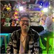 Profesor de historia con mas de dos años de experiencia.