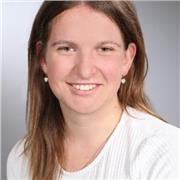 Englisch-Tutorin die kinder und Jugentliche unterrichtet in den Klassen 1-6